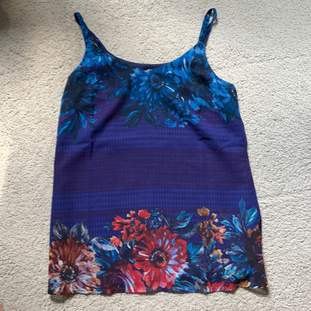 Beautiful fully lined CABI tank!